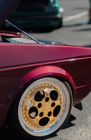 Three-piece wheel installed on a Volkswagen